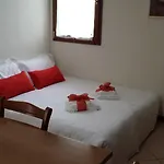 Acero Rosso Apartman *